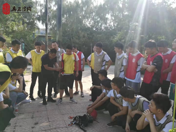 培訓快訊培訓時間：7月8--14日培訓地點：西安培訓單位：中鐵**局新入職培訓課程：內訓＋拓展培訓人數(shù)：74人