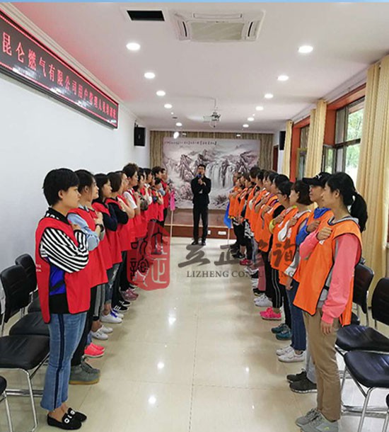培訓快訊培訓時間：7月2日培訓地點:城建培訓中心培訓單位:甘肅中石油昆侖燃氣有限公司培訓課程:拓展培訓人數(shù)：29人培訓老師:王永康、桑浩勛后勤:魏萬里周明業(yè)務(wù)人員：齊亞